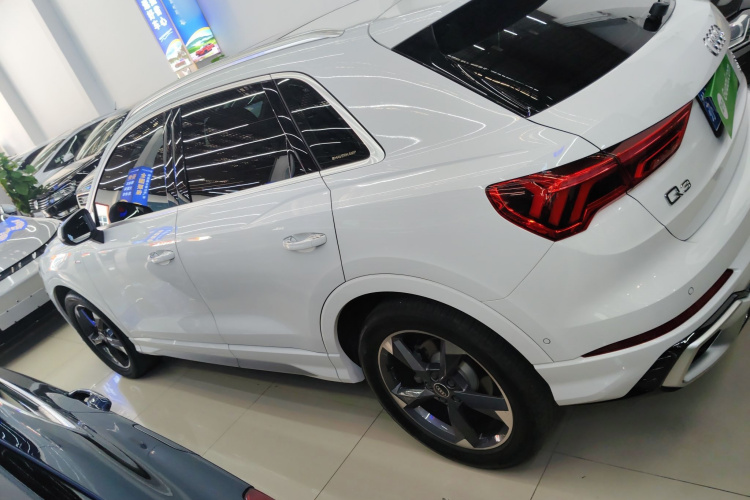 奥迪Q3 2024款 35 TFSI 时尚动感型车身外观4