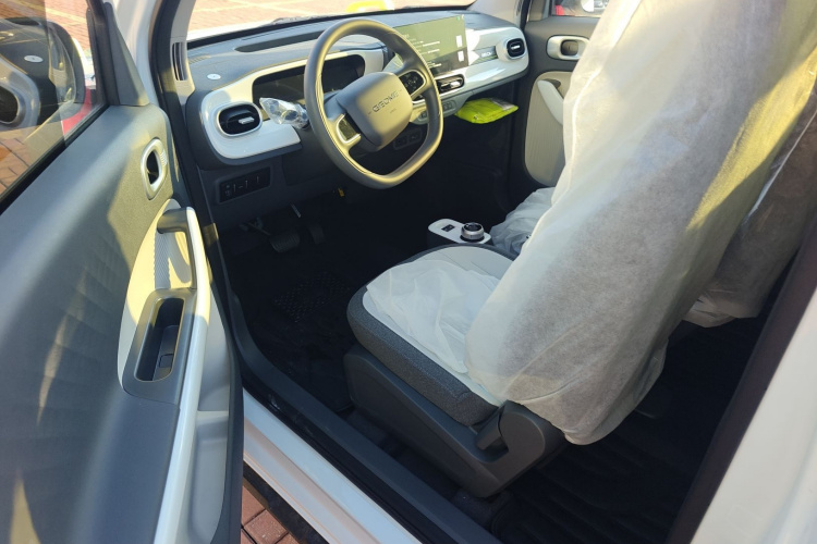 吉利银河 2025款 210km 熊猫骑士中控内饰19