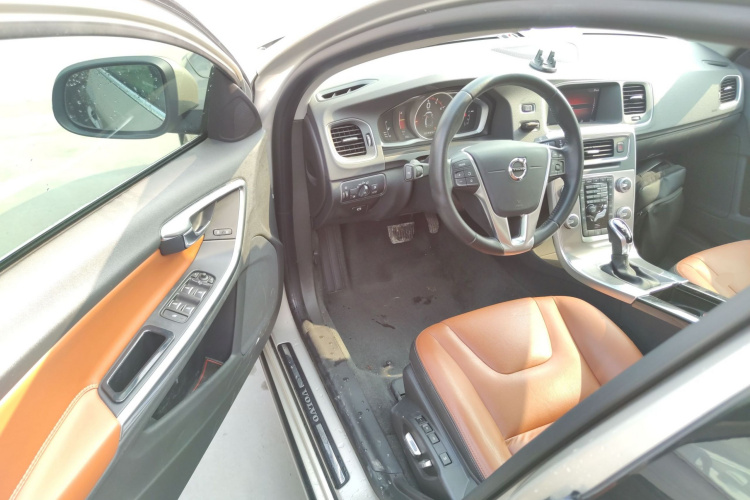 沃尔沃S60 2018款 S60L T3 智进进取版中控内饰20