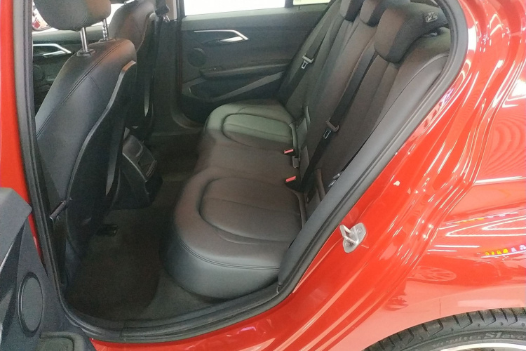 宝马1系 2020款 120i 时尚型中控内饰7004