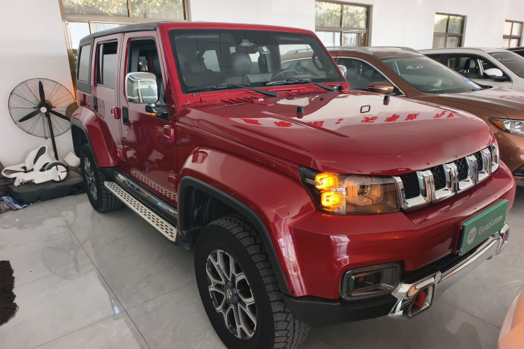 北京BJ40 2019款 2.0T 自动四驱城市猎人版旗舰型 国V车身外观3