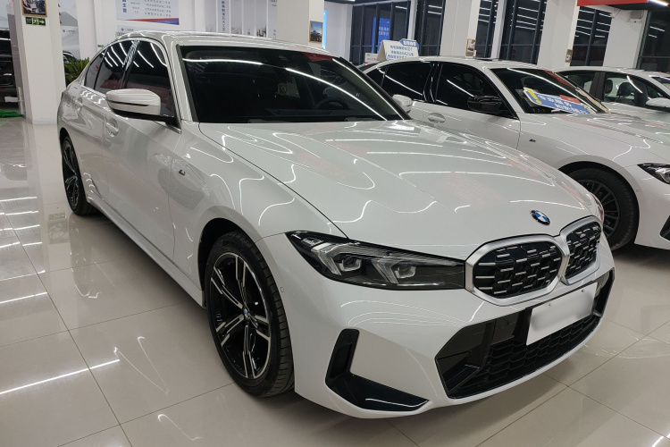 宝马3系 2024款 325i M运动套装车身外观3