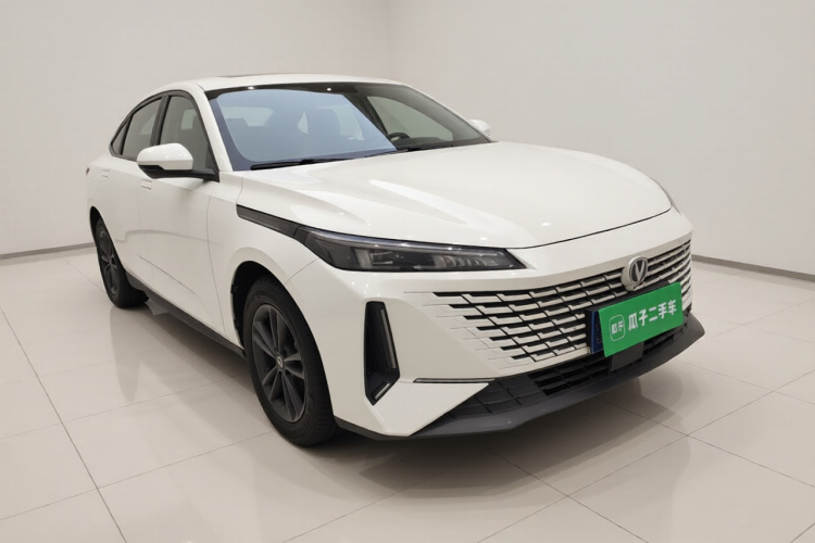 长安 逸达 2023款 蓝鲸NE 1.5T GDI DCT尊享型车身外观3