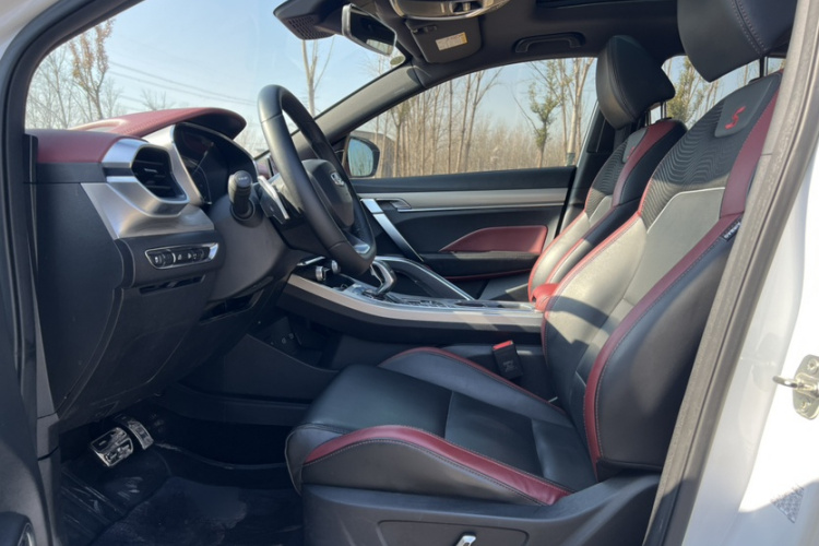 吉利汽车 缤越 2019款 运动款 260T DCT Battle 国V中控内饰7003