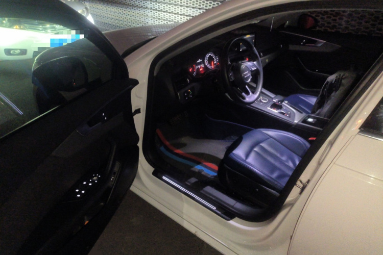 奥迪A4L 2018款 30周年年型 40 TFSI 进取型中控内饰20