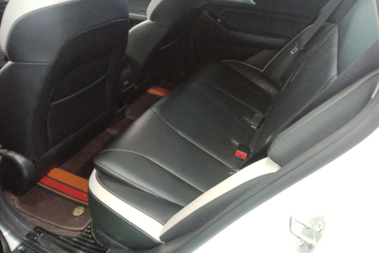 吉利几何E萤火虫 2022款 401KM 玲珑虎 4座中控内饰21