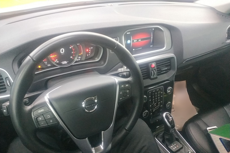 沃尔沃V40 2017款 T3 智逸版中控内饰12