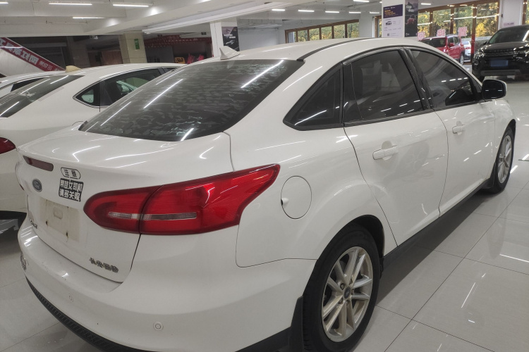 福特 福克斯 2017款 三厢 1.6L 自动风尚型智行版车身外观7