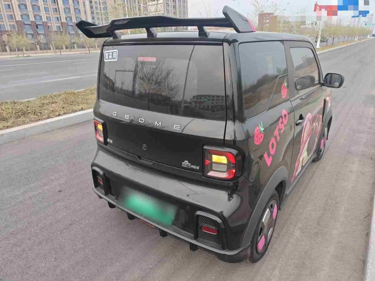 车辆右后45度角外观展示
