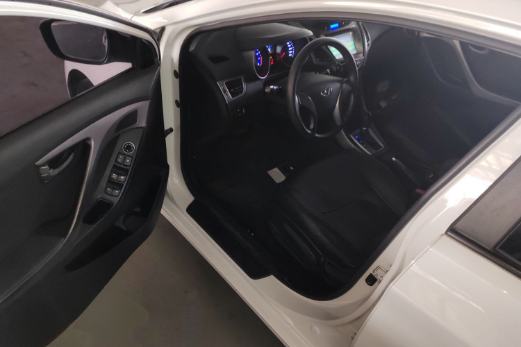 现代 朗动 2015款 1.6L 自动时尚型中控内饰20