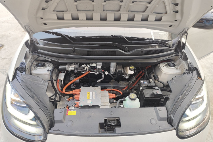 五菱汽车 五菱缤果 2024款 333km 悦享款机舱底盘24