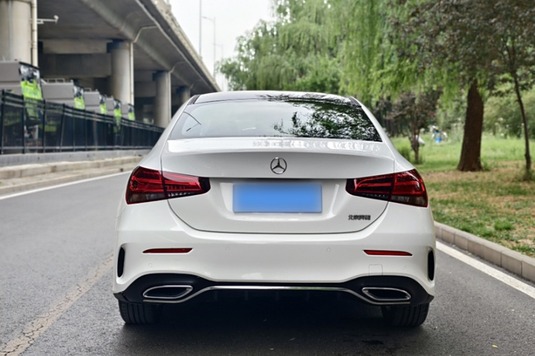奔驰A级 2020款 改款 A 180 L 运动轿车车身外观6001
