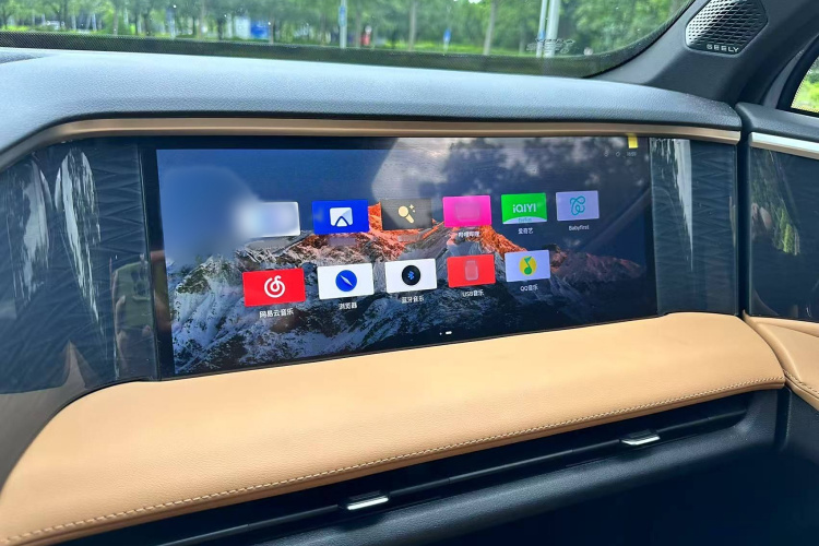 吉利银河 银河L7 2023款 1.5T 115km PLUS中控内饰7003