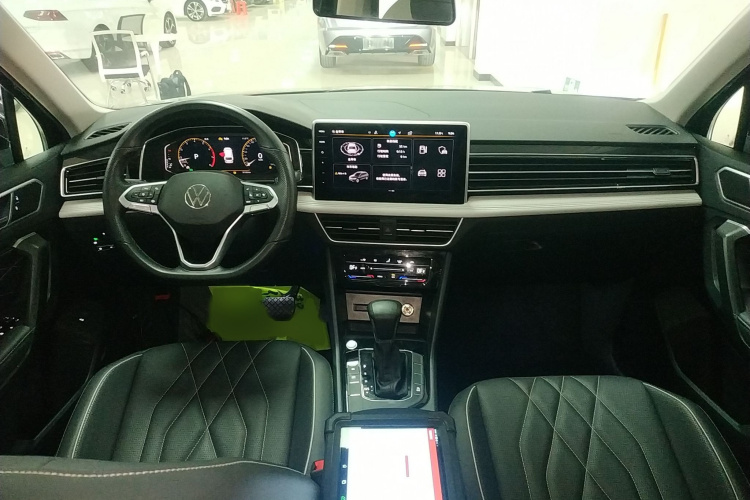 大众 途观L 2024款 300TSI 自动两驱智享版中控内饰7002