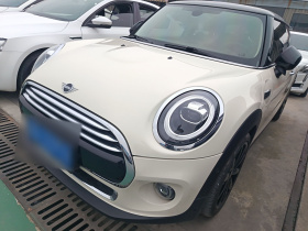 MINI 2019款 1.5T COOPER 艺术家