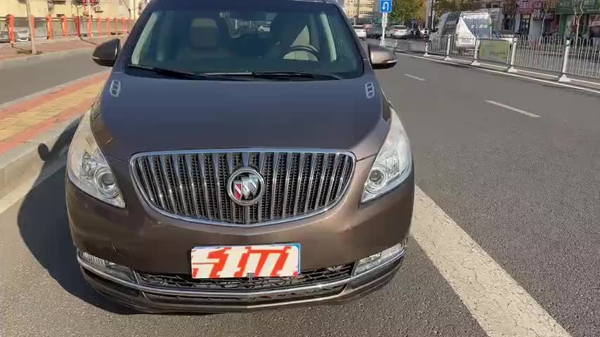 别克GL8 2015款 2.4L 豪华商务尊享版实拍1