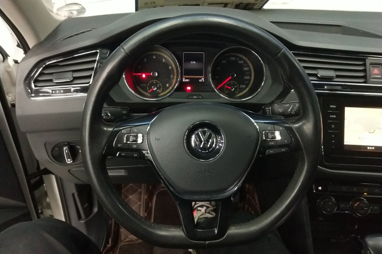 大众 途观L 2020款 330TSI 自动两驱全景舒适版 国VI中控内饰13