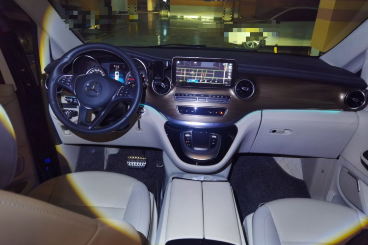 奔驰V级 2021款 V 260 L 长轴距豪华版中控内饰12