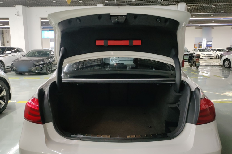 宝马3系 2018款 320i M运动套装机舱底盘23