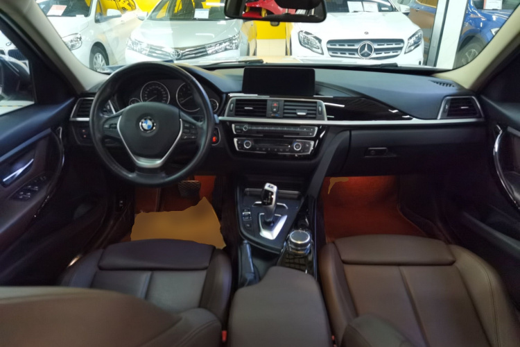 宝马3系 2019款 320Li 时尚型中控内饰12