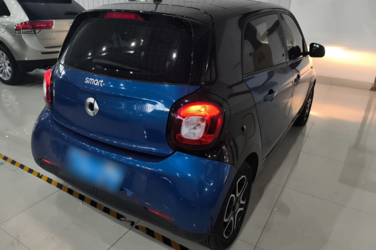 smart forfour 2016款 0.9T 66千瓦先锋版车身外观6005