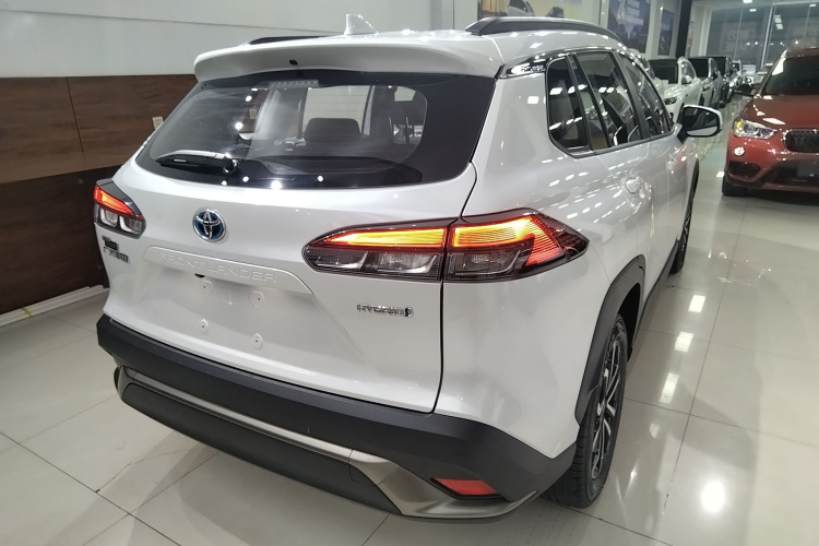 丰田 锋兰达 2023款 2.0L 智能电混双擎 尊贵版车身外观7