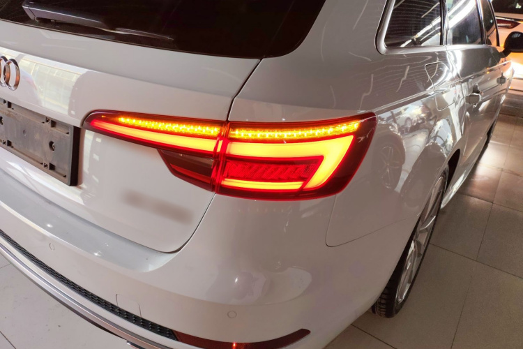 奥迪A4(进口) 2020款 Avant 先锋派 40 TFSI 时尚动感型车身外观9