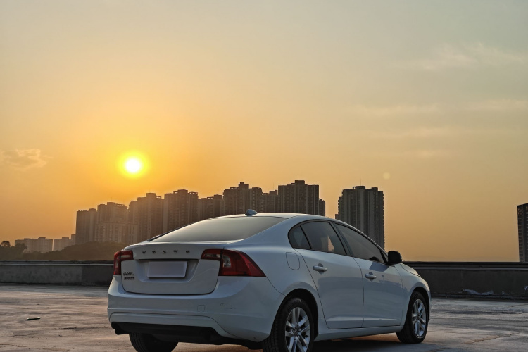 沃尔沃S60 2015款 S60L 2.0T 智行版车身外观6005