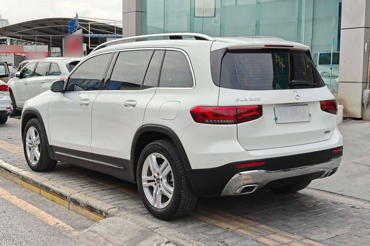 奔驰GLB 2023款 GLB 200 动感型车身外观6006