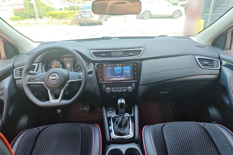 日产 逍客 2023款 经典 2.0L CVT XV舒适版中控内饰7003
