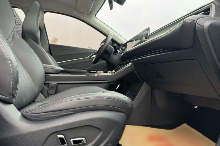 哪吒汽车 哪吒U 2021款 Pro 500 登月版局部细节41