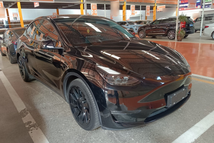 特斯拉 Model Y 2021款 标准续航后驱版车身外观3