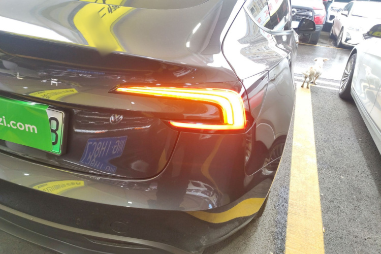特斯拉 Model 3 2025款 后轮驱动版车身外观9