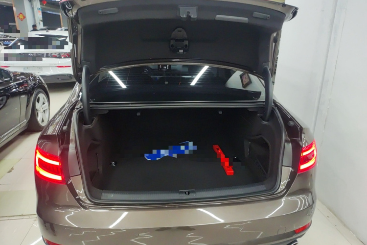 奥迪A4L 2017款 40 TFSI 时尚型机舱底盘23