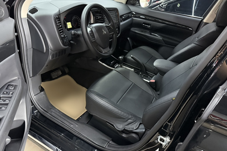 三菱 欧蓝德 2021款 2.0L 两驱畅行版 5座中控内饰7003