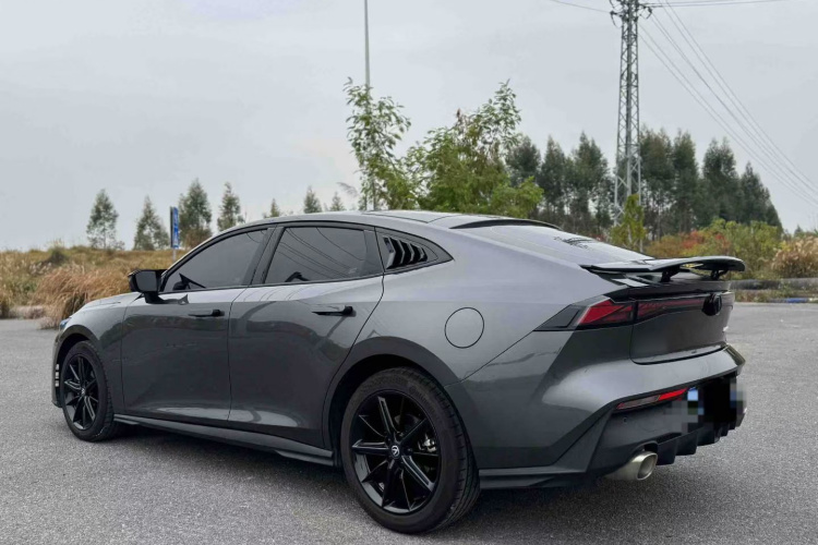 长安UNI-V 2025款 1.5T 500Bar高能版车身外观4