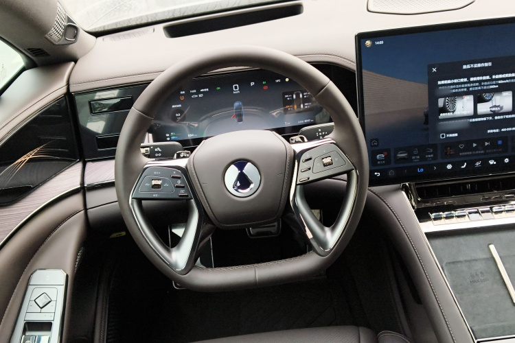 腾势Z9 2024款 1100km 四驱Max版中控内饰13