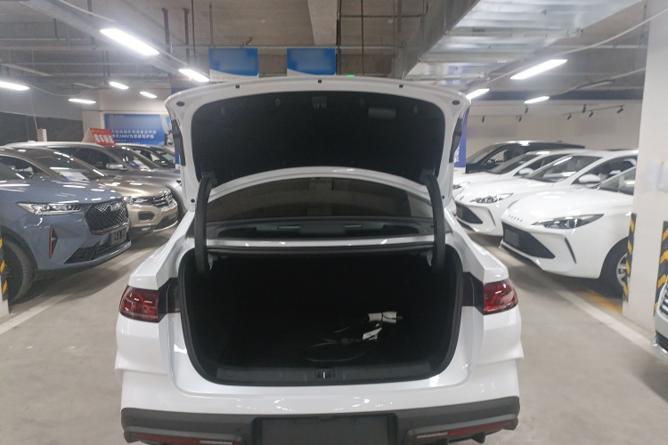 比亚迪 秦L 2025款 DM-i 智驾版 80KM领先型机舱底盘23