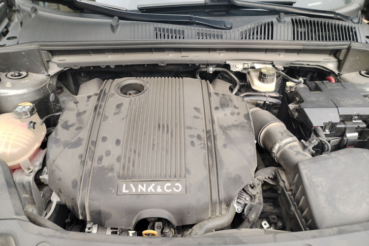 领克03 2021款 1.5TD DCT劲Plus机舱底盘24