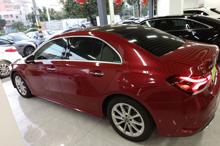 奔驰A级 2020款 A 200 L 运动轿车车身外观4