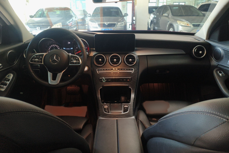 奔驰C级 2019款 C 180 L 动感型运动版中控内饰7002