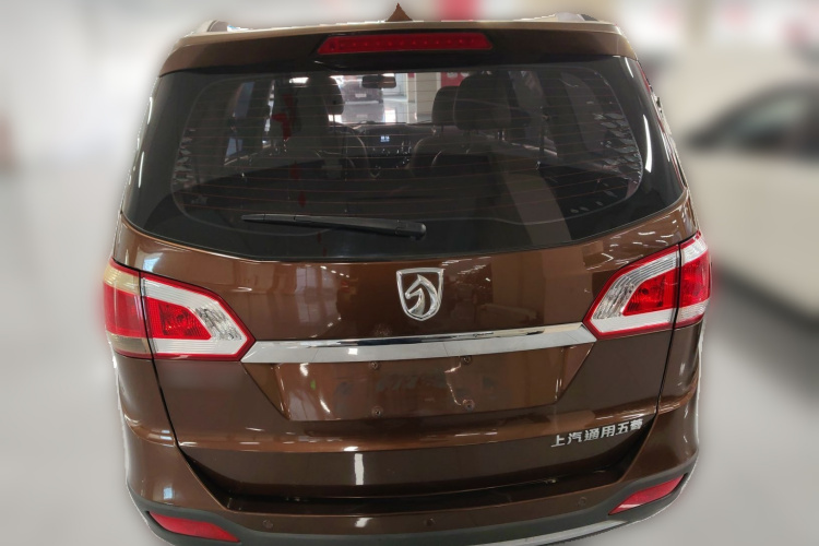 宝骏730 2014款 1.5L 手动豪华型 7座车身外观6