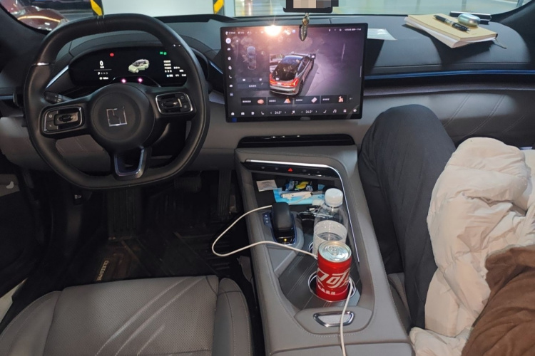 极氪001 2024款 WE版 95kWh 四驱中控内饰12