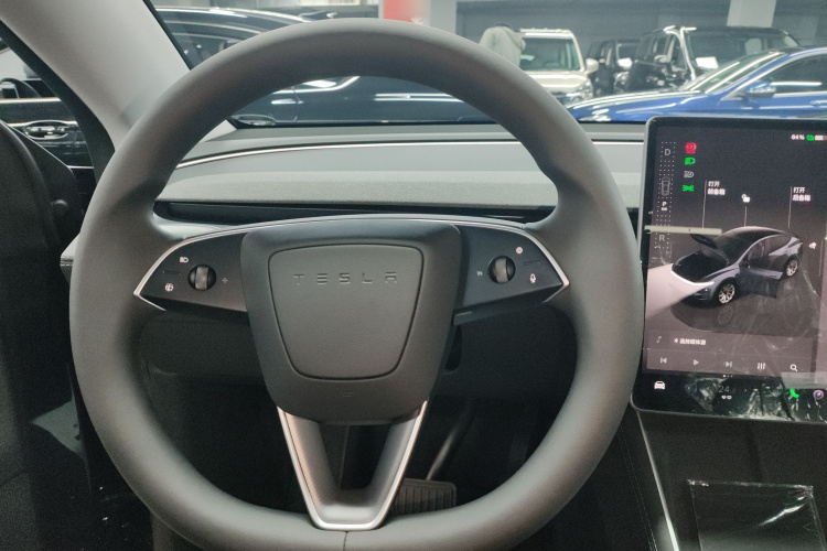 特斯拉 Model Y 2025款 改款 长续航全轮驱动版中控内饰13