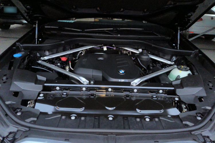 宝马X5 2026款 xDrive 30Li 尊享型M运动曜夜套装机舱底盘24