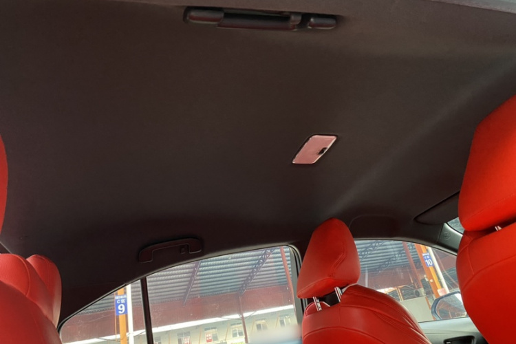 丰田 雷凌 2022款 双擎 1.8H E-CVT领先版局部细节22