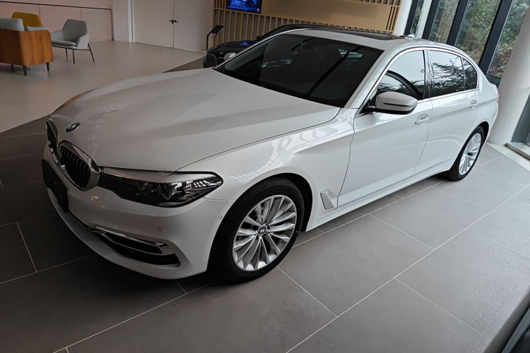 宝马5系 2019款 改款 525Li 豪华套装车身外观6003