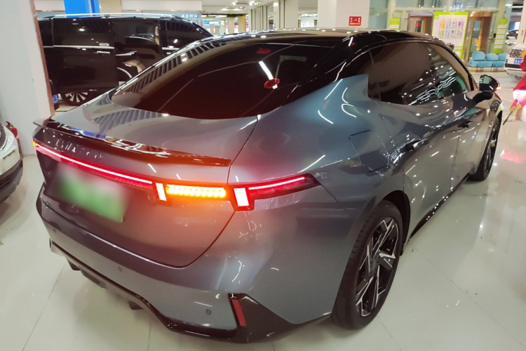 领克07 2024款 EM-P 126长续航 Ultra车身外观7