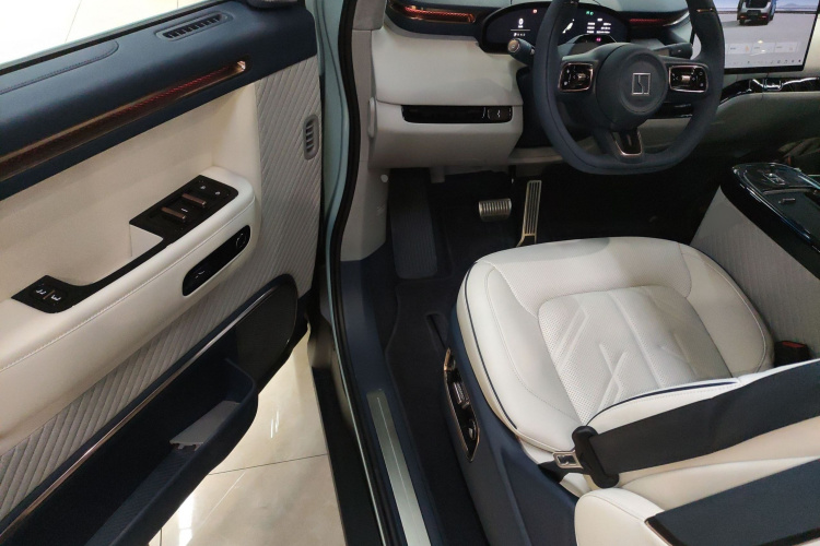 极氪MIX 2025款 长续航智驾版中控内饰20