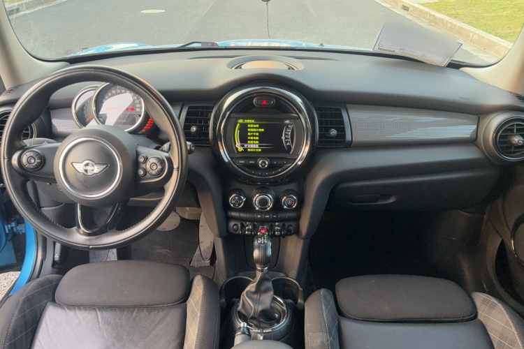 MINI 2015款 1.5T COOPER Fun 五门版中控内饰7004